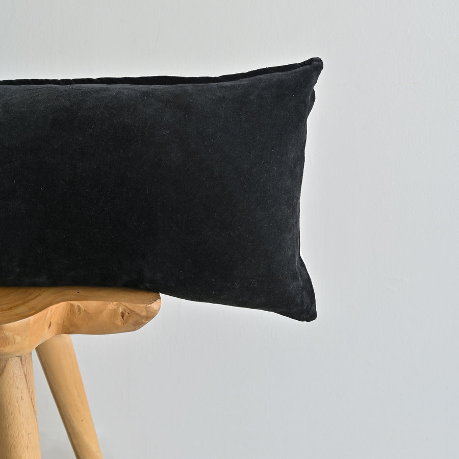 show_cushions_lumbar_14_36_black_velvet_pillow
