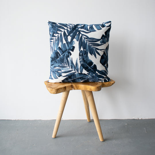 OUTDOOR PILLOW - NAVY PALM LEAF 20"