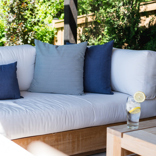OUTDOOR PILLOW - NAVY STRIPE 20"