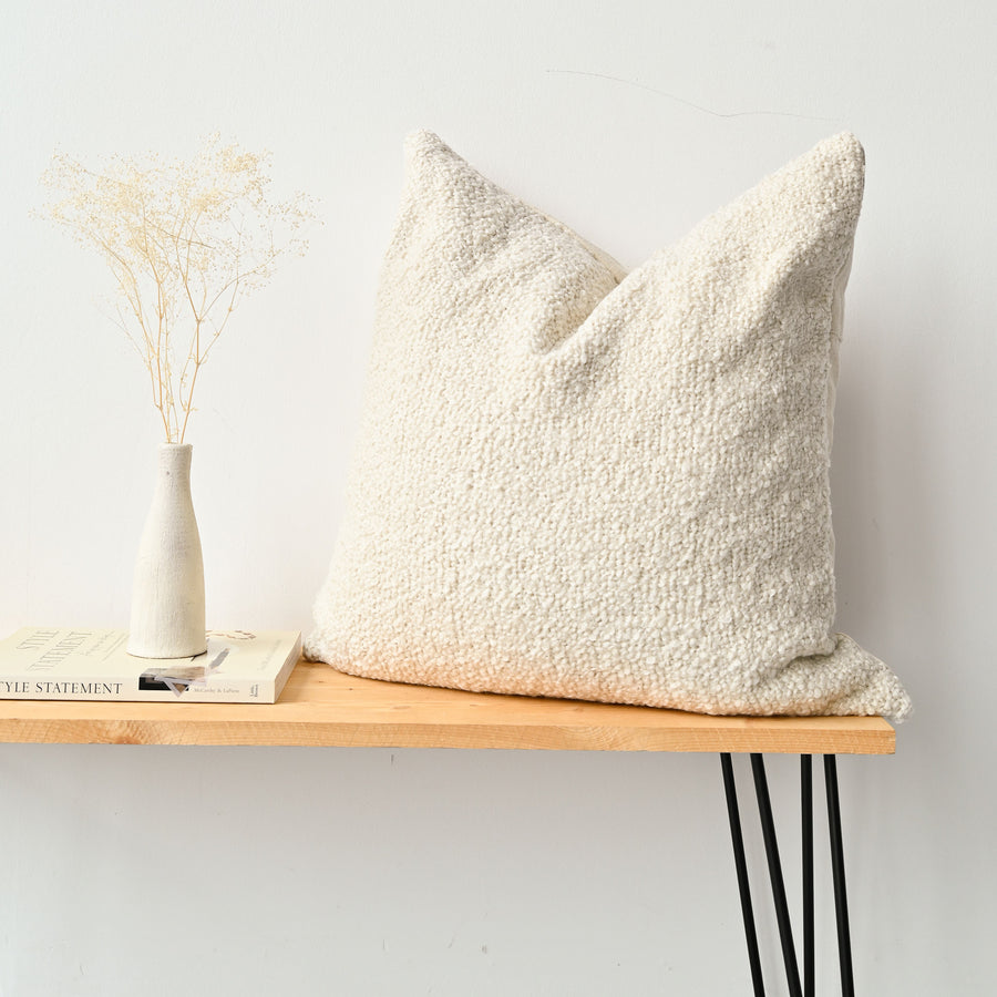show_cushions_square_22_22_cream_white_sherpa_boucle_pillow