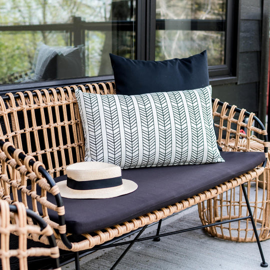 OUTDOOR PILLOW - BLACK AND WHITE LUMBAR