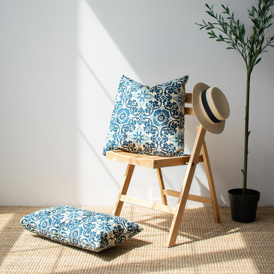 OUTDOOR PILLOW - BLUE FLORAL 20"